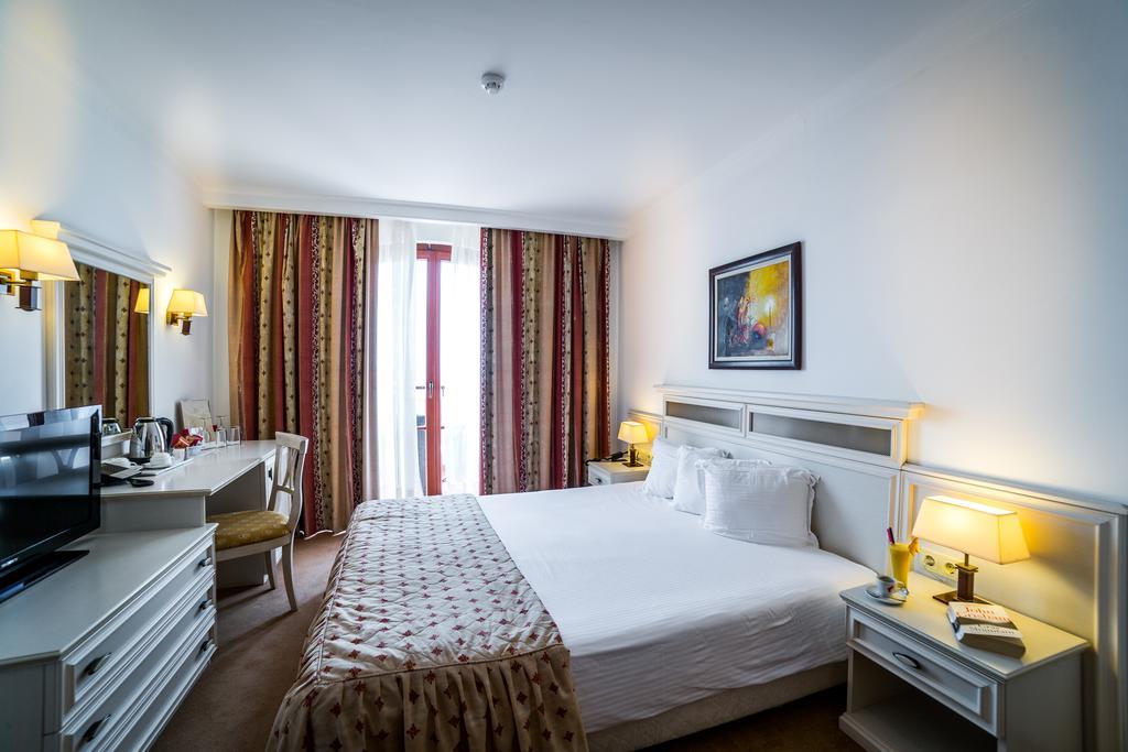 Helena Vip Villas And Suites Sunny Beach Ngoại thất bức ảnh