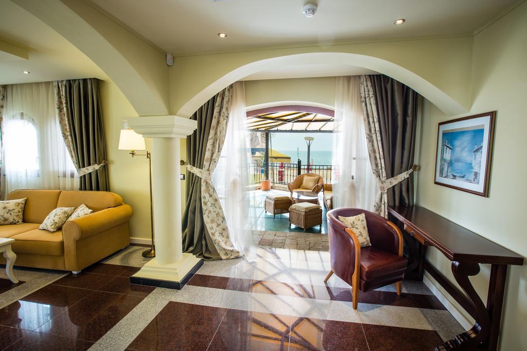 Helena Vip Villas And Suites Sunny Beach Ngoại thất bức ảnh