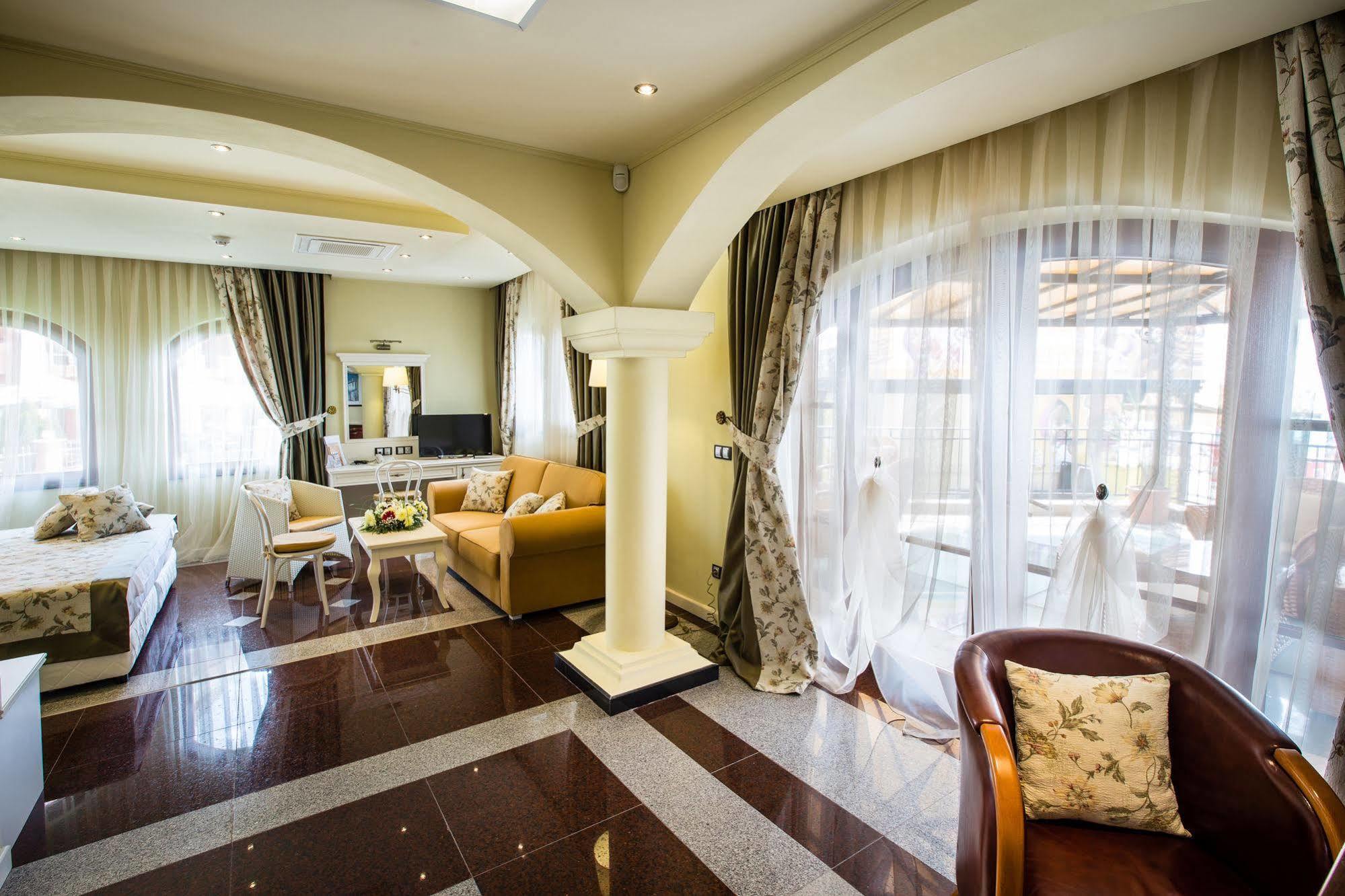 Helena Vip Villas And Suites Sunny Beach Ngoại thất bức ảnh